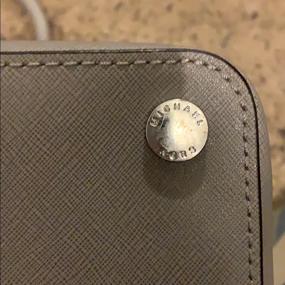 Light gray Michael Kors purse - Picture 10 of 16